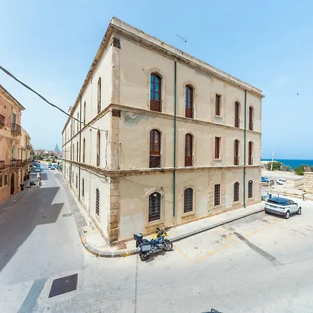 Guesthost - Ortigia Promenade Сиракузы